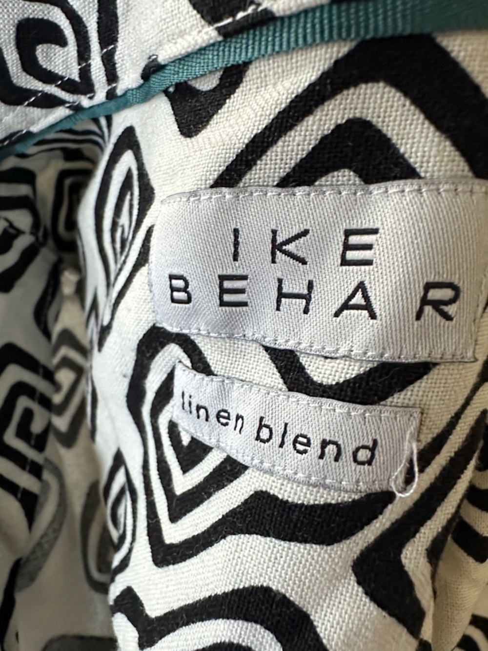 Ike Behar Black and White Short-Sleeve Geometric Button-Down Shirt - Picture 9 of 9